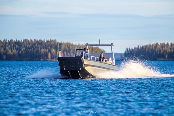 Boat transfer to Linnansaari